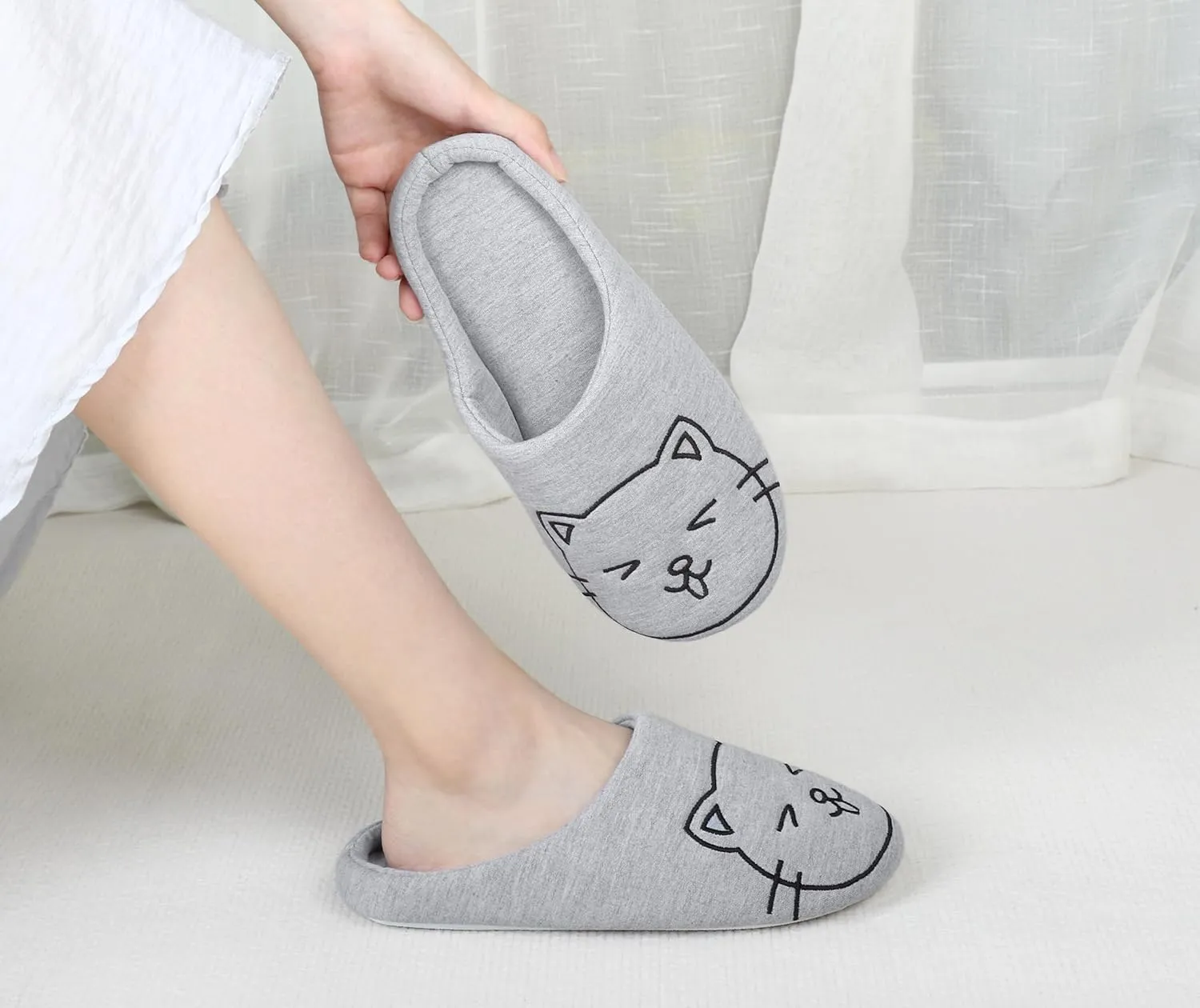 DICUIRD Women's Animal Fleece Home Slippers with Hard Sole, Comfortable Indoor or Outdoor Animal Bedroom Shoes
