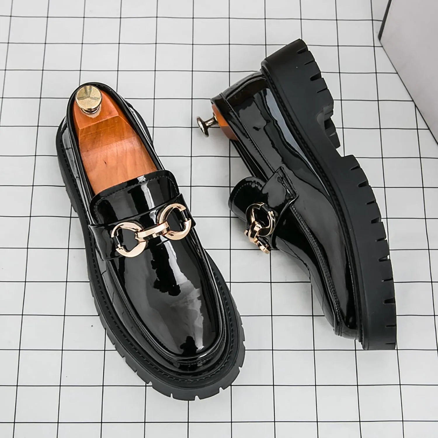 Men's Patent Leather Slip-On Platform Loafers Luxury Round Toe Metal Decorationfor Non-Slip Lug Sole Business Casual Work Shoes with Business Office Party