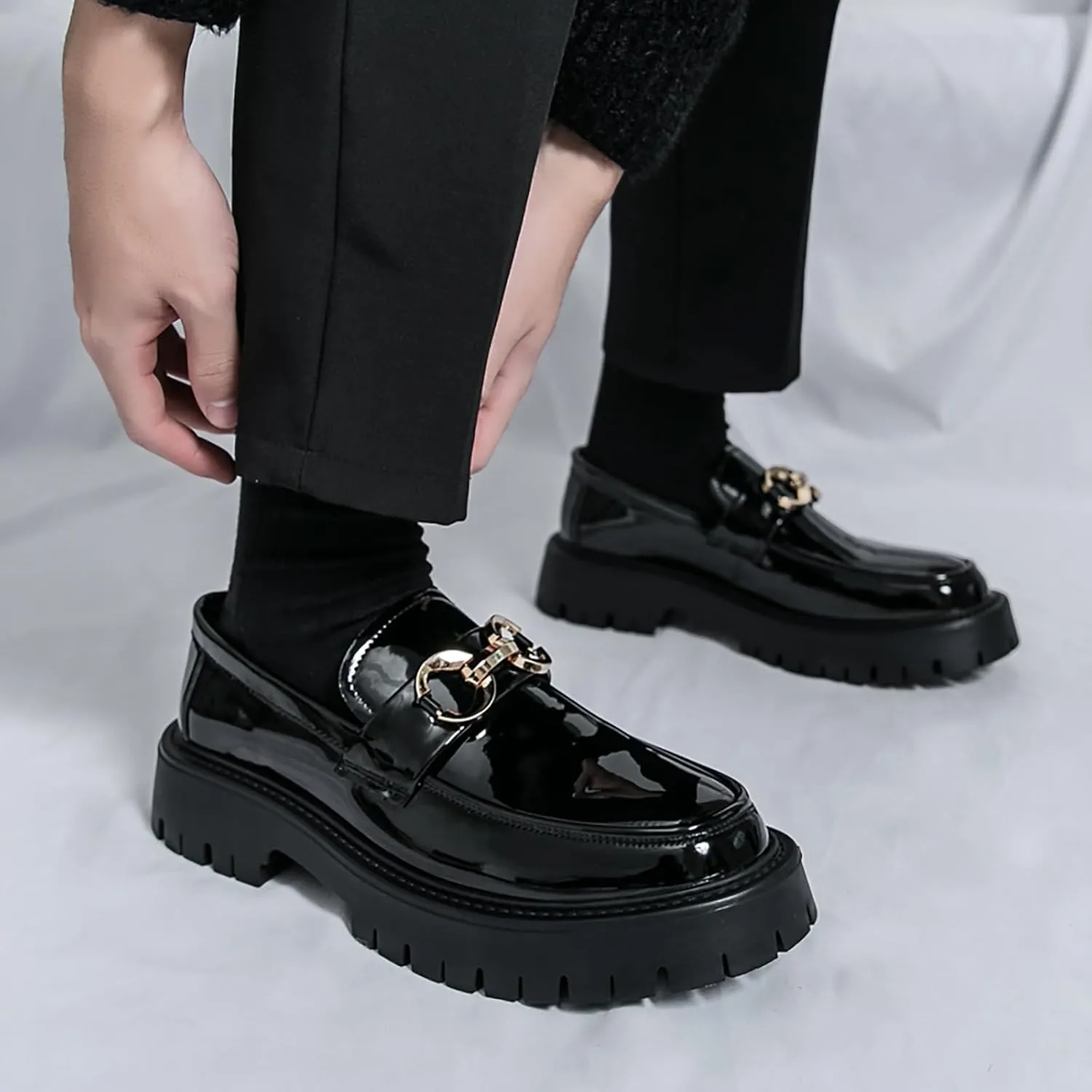 Men's Patent Leather Slip-On Platform Loafers Luxury Round Toe Metal Decorationfor Non-Slip Lug Sole Business Casual Work Shoes with Business Office Party