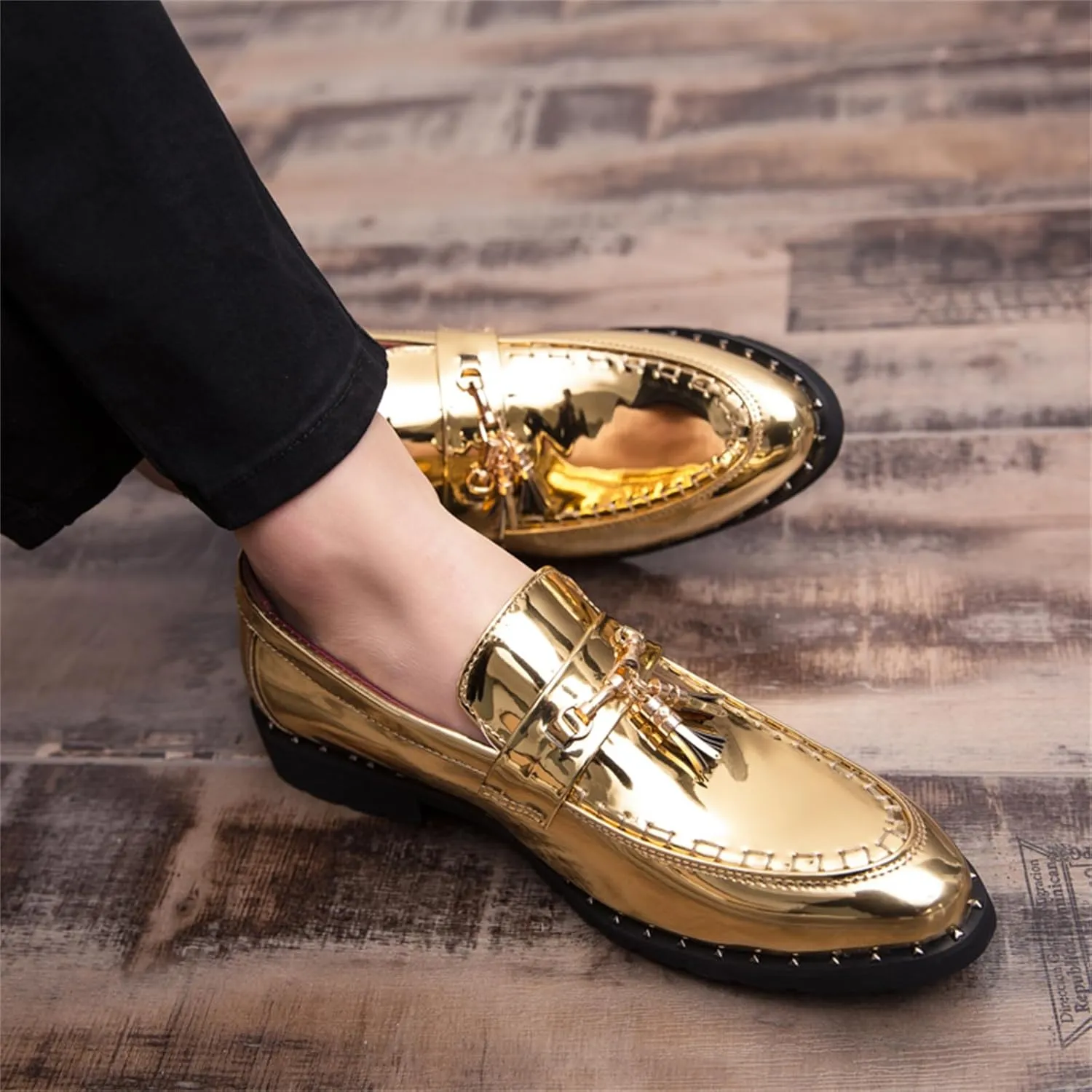 Men's Patent Leather Tassel Slip-On Loafers Shine Golden Wingtip Low Top Prom Shoes Luxury Penny Shoes for Party Perform Socialize