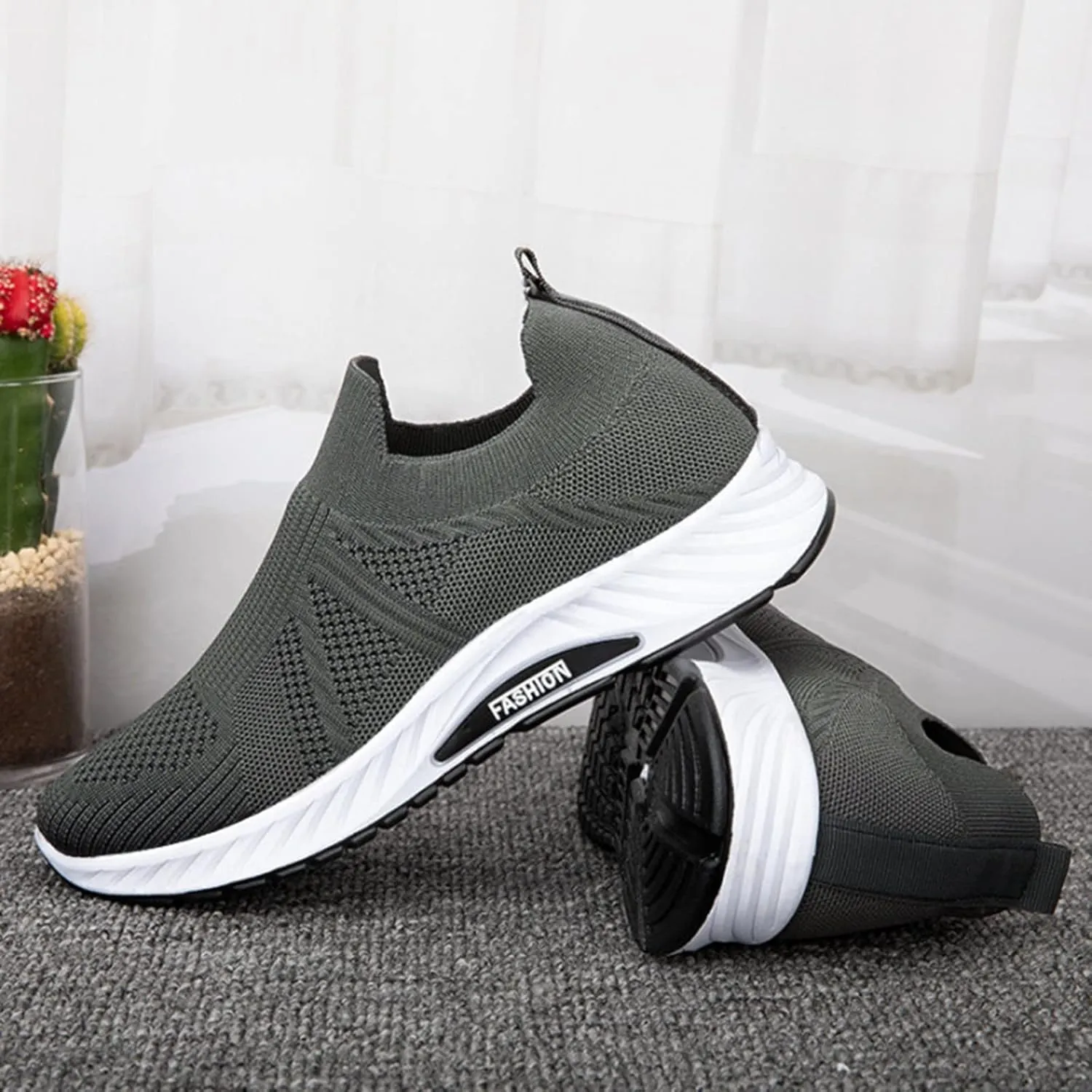 Mens Slip on Outdoor Shoes with Breathable Mesh Knit Lightweight Non-Slip Hiking Shoes for Men Arch Support Walking Sneakers Durable Quick Drying Summer Hiking Fitness Daily Work Wear