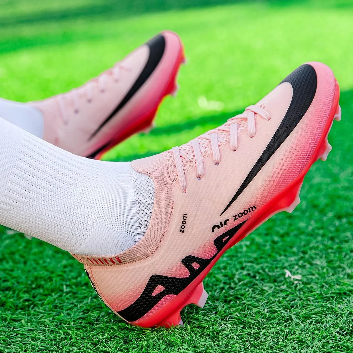 Mens Soccer Cleats Outdoor AG/FG/TF Professional Football Shoes Lightweight Breathable Youth Boys Athletic Training Sneakers