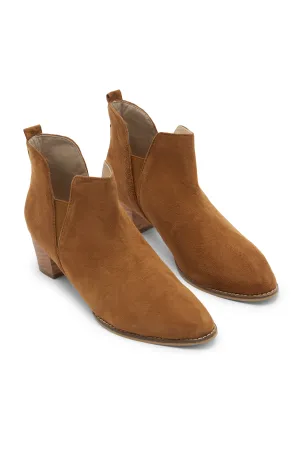 Raven Suede Boots in Tan